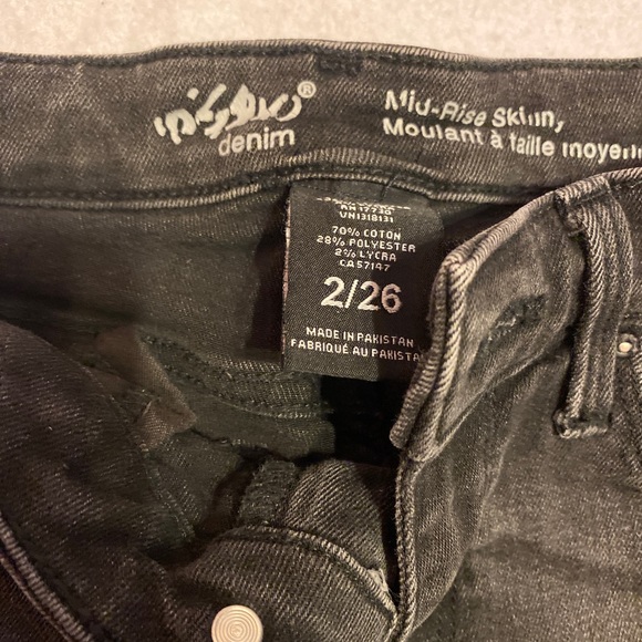 Mossimo Jeans. Size 2. Distressed. Stretch - Picture 2 of 6